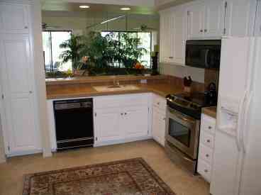 Retreat at The Lakes Country Club-Luxury Palm Desert Home on Golf Course