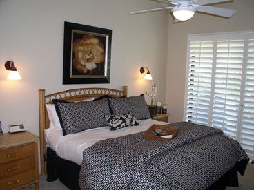 Retreat at The Lakes Country Club-Luxury Palm Desert Home on Golf Course