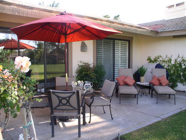 Retreat at The Lakes Country Club-Luxury Palm Desert Home on Golf Course