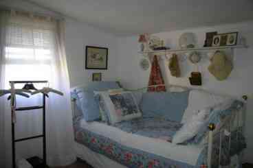 Shabby Chic Side Bedroom provides sleeping for 2 with a Charming Daybed and Trundle.
