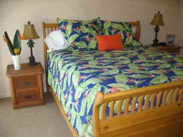 OCEANVIEW  BEDROOM WITH KING BED & LUXURY BEDDING& TV/DVD
ALL BED LINENS ARE HAND PRESSED !