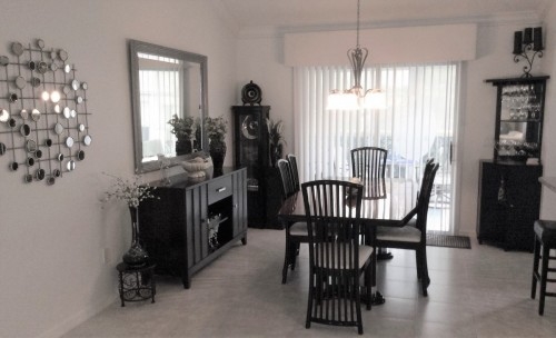 Dining room with Bar area and Buffet