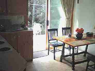 2 BR Lark cottage kitchen