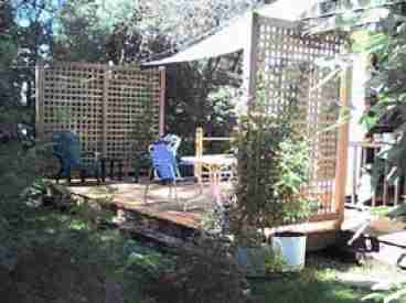 2 BR Lark cottage deck
