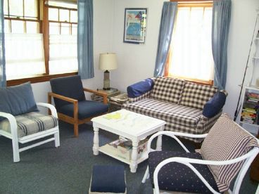 2 BR Lark living room