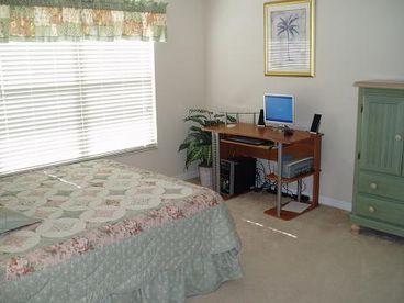 Queen size bed, computer station, wireless internet