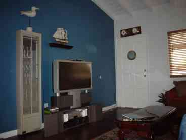 ReModeled Condo with NEW: Hardwood floors, Dual Pane Windows, Hi-Definition TV