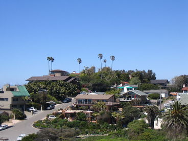 5th Street is just a short walk down to Moonlight Beach. Or, you can use the stairs, a direct Beach Access from the property