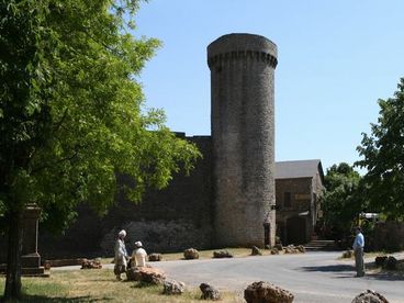 Nearby walled village of Covertoirade