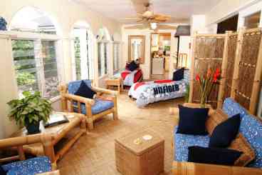 Surfing Sunroom - Perfect for relaxing with a book or gathering for friendly conversation 