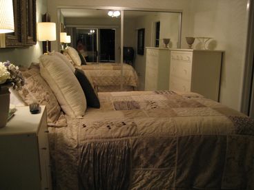 Queen bedroom with pool access