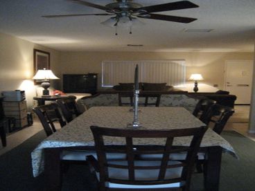 Dinning room seats 6