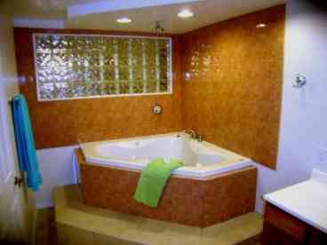 Master Bathroom has Jacuzzi Bath and dual his and her sinks for your convenience!!!