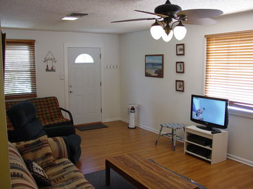 The open-concept living area has a sofa, comfy recliner, and queen futon. New HDTV with basic satellite and DVD / VCR!
New fans, floors, appliances, HVAC, paint, and other thoughtful touches for our guests are everywhere in Deckhouse! Some of the lighting is remotely controllable and some can be dimmed. Have fun!