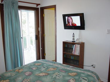 Queen Bedroom, toward Rear
