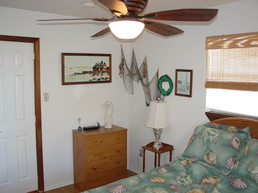 Queen Bedroom, toward Front