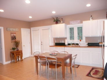 Full kitchen, dishwasher, electric stove, refrigerator 