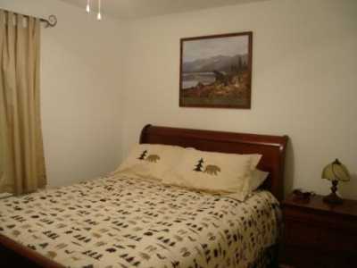 Bedroom 3 (queen bed) - 1st floor