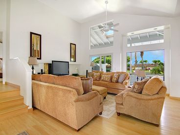 Spacious living room