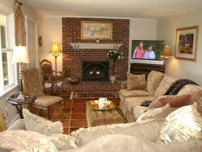 Enjoy the panoramic view from living room couches, enjoy a quiet fire (gas logs) or watch the 50 inch HDTV with HDMI.