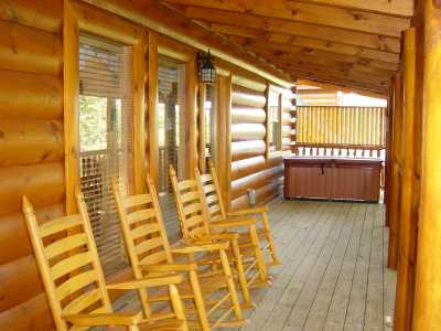 Back deck with jacuzzi