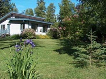 The Susitna Cottage is a spacious 2 bedroom, 1 bath vacation home with whirlpool tub and fireplace.