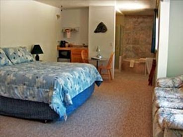 The Knik Building has four one-bedroom junior suites with a king bed, whirlpool tub, fireplace and kitchenette.