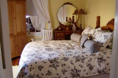 Queen bedroom