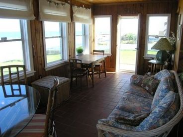 Ocean breakfast room