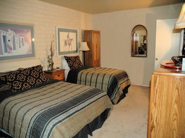 Queen / Twin Bedroom 