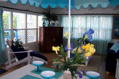 You are able to enjoy the surise and sunset from the living room!