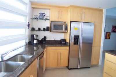 Large Modern Kitchen