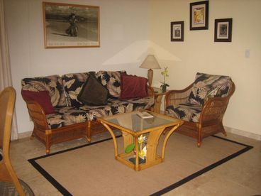 Tropical Hawaiian living room light and bright travertine floors