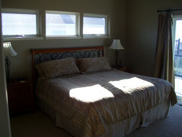 MASTER SUITE KING BED SOUTH