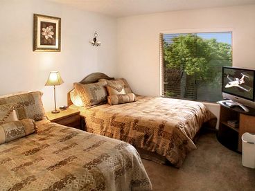Bedroom 2 w/ Queen & Full Size Bed 32 inch LCD Cable & DVD Sleeps 4