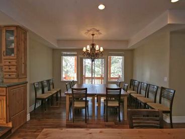 Dining room seating for 18 people
