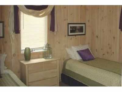 Bedroom w/2 twins