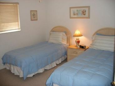 Spare Bedroom with Twin Beds