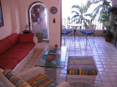 Living room to the terrace