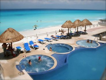 Pool with three whirlpools on the north side of the complx, Ocean in front of it.