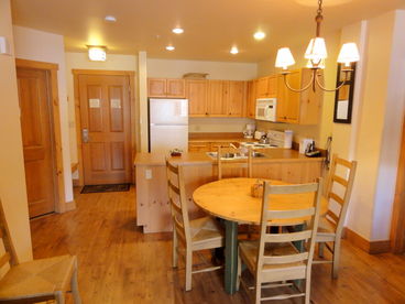 Kitchen & Dining Area 