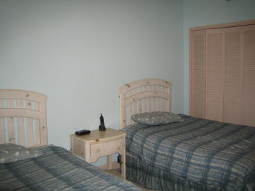 Room with 2 full size beds