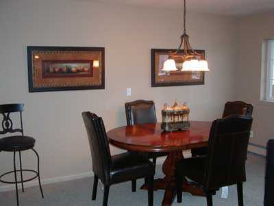 Dining area seats 6