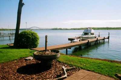 NIAGARA RIVER INN - Vacation Home ON the Niagara River & NEAR NIAGARA FALLS