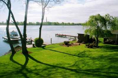 NIAGARA RIVER INN - Vacation Home ON the Niagara River & NEAR NIAGARA FALLS