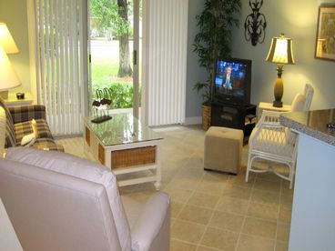 A3,  1 BEDROOM CONVIENIENT DOWNSTAIRS GREAT KING BED!