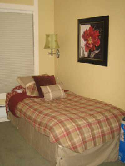 Queen Bed, 2nd Bedroom