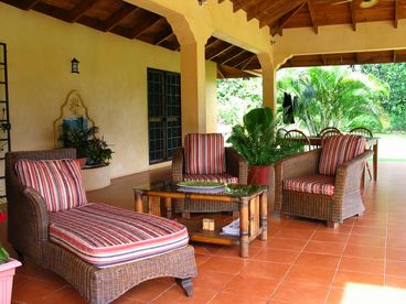 Spacious tropical living on terrace