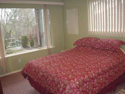 White Rock 2 bed Furnished Suite near Beach