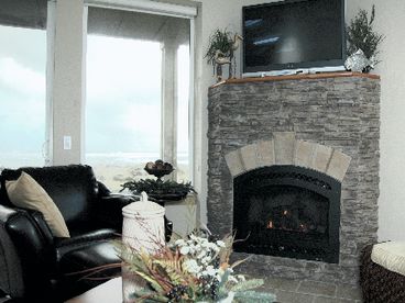 Fireplace and wonderful ocean views!